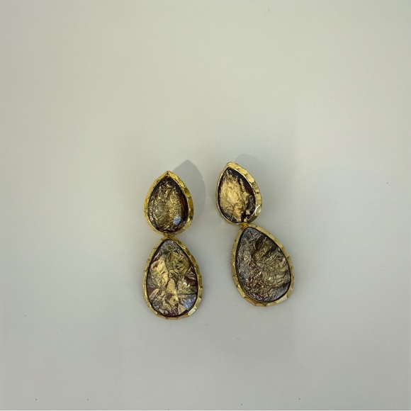 Vintage style tear drop shaped post earrings